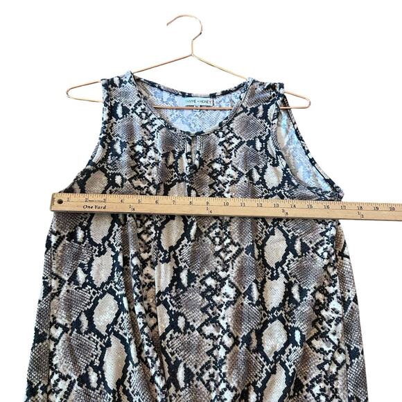 THYME & HONEY snakeskin sleeveless top with front tie size medium - Picture 6 of 6
